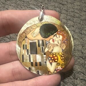Art Hand Painted Couple Round Pendant Necklace - Gold Tones mother of pearl